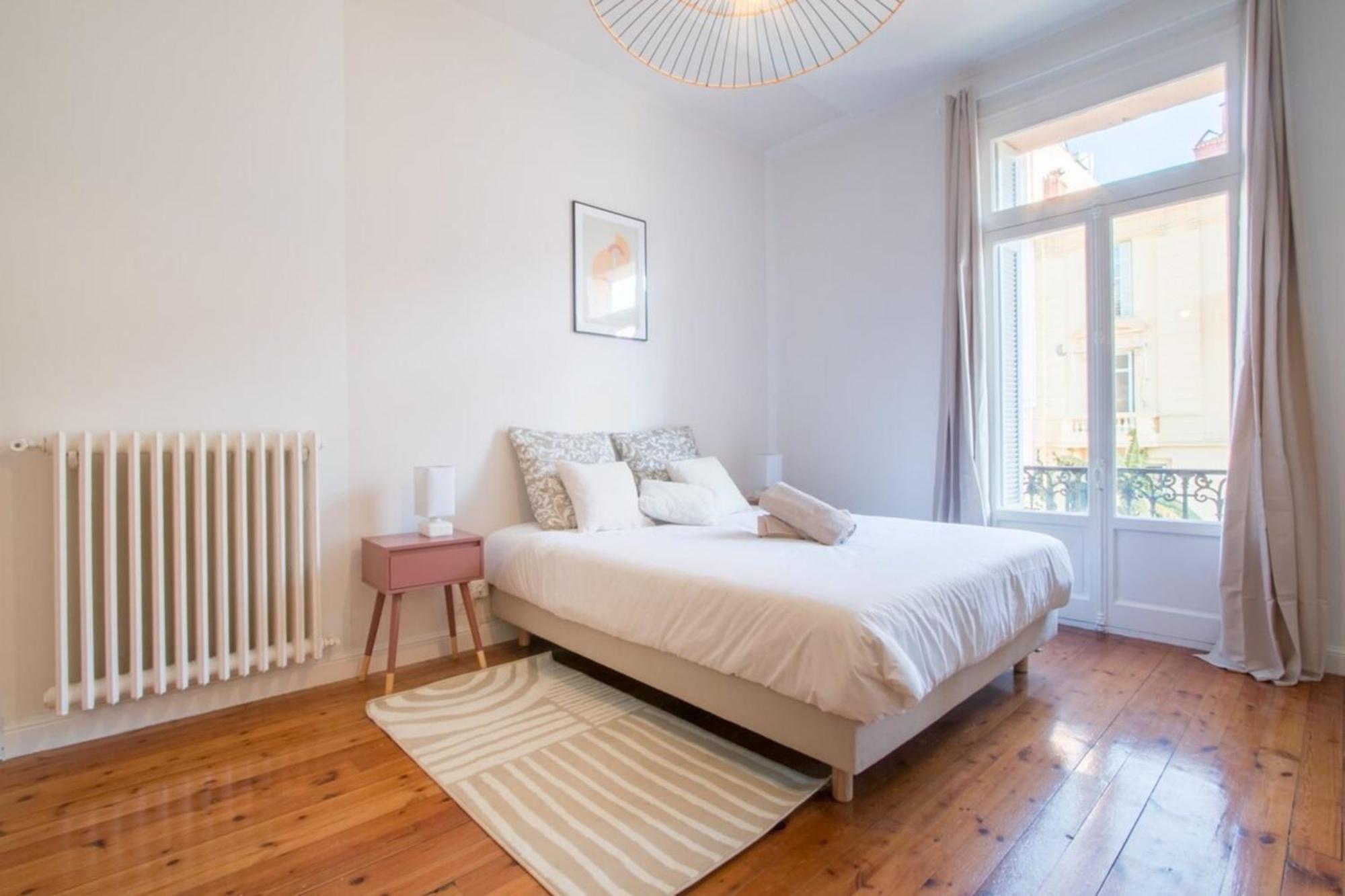 Spacious 2-Bedroom In The Centre Of Мантон Екстер'єр фото