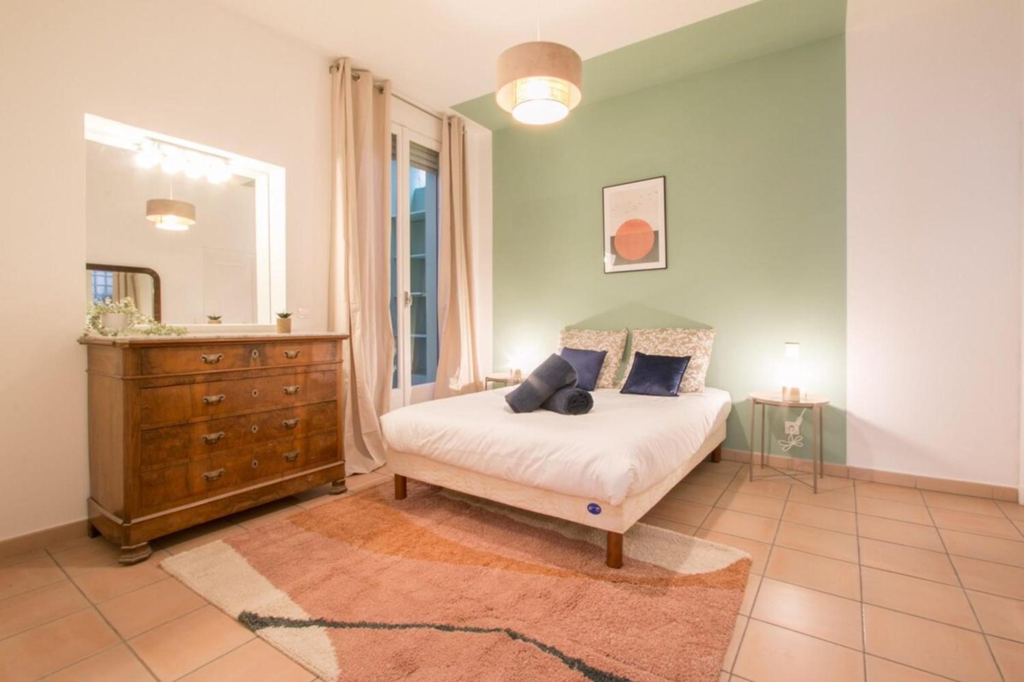 Spacious 2-Bedroom In The Centre Of Мантон Екстер'єр фото